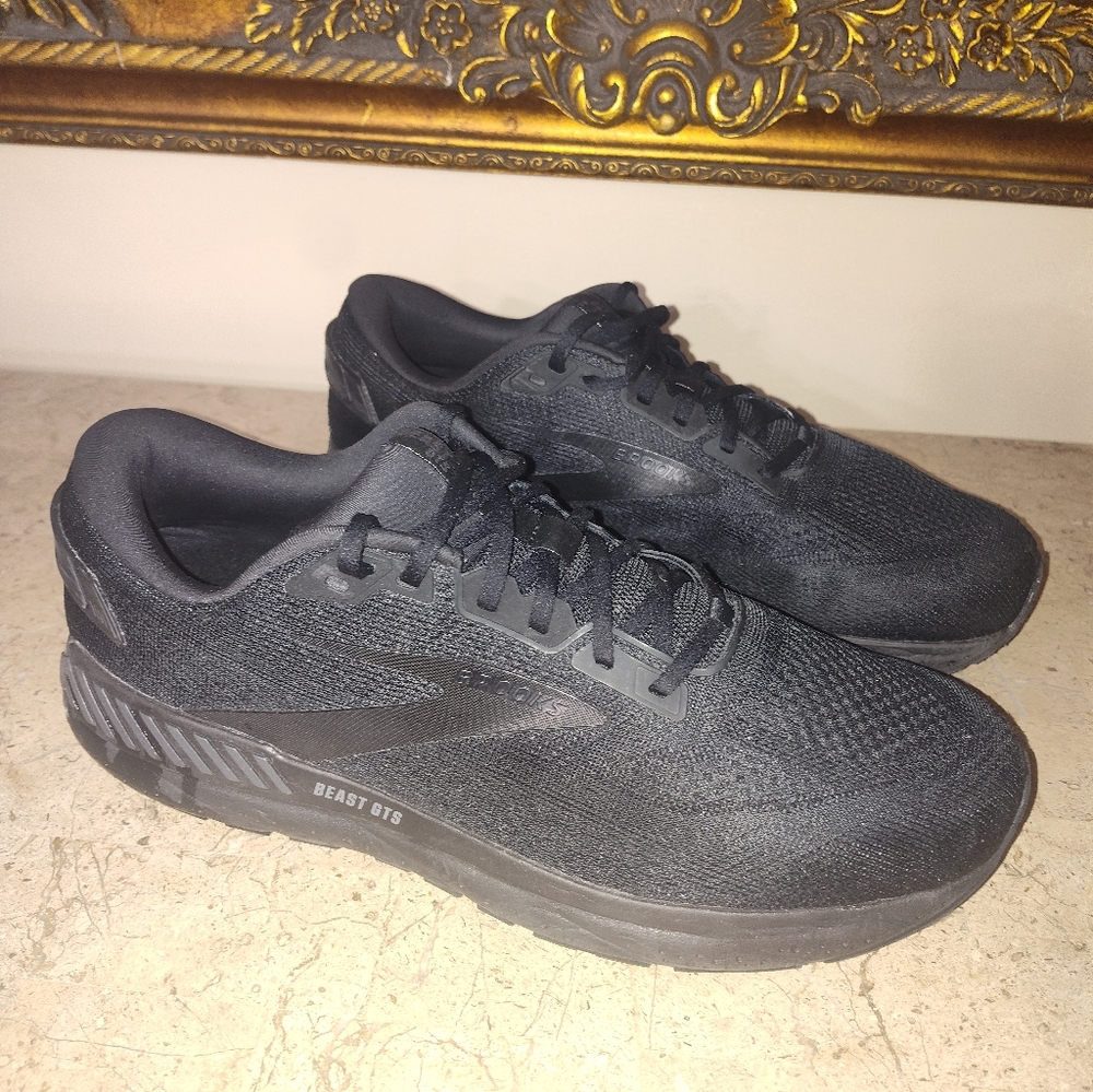 Brooks Beast GTS Men's Black Athletic Shoes